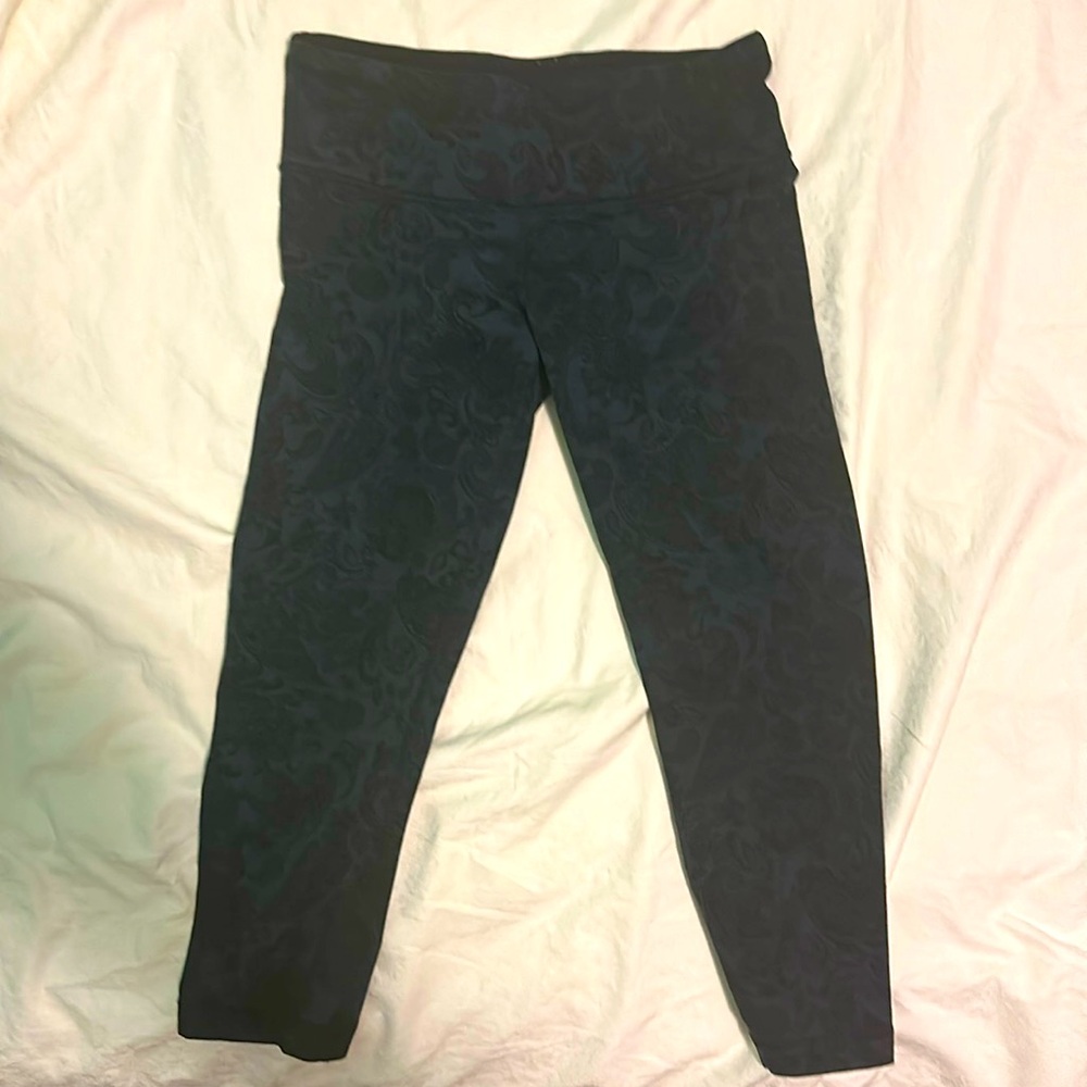 Lululemon high waisted crop tights.
